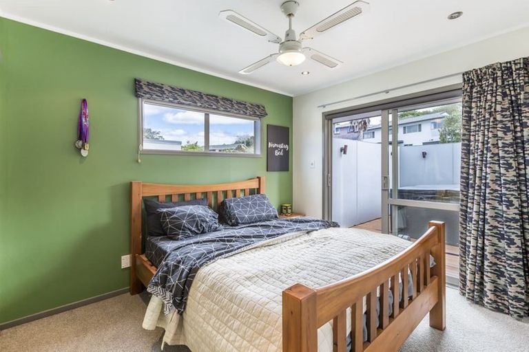 Photo of property in 24 Springtime Crescent, Stanmore Bay, Whangaparaoa, 0932