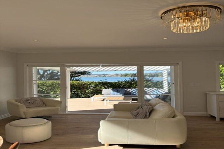 Photo of property in 43a Pohutukawa Avenue, Red Beach, 0932