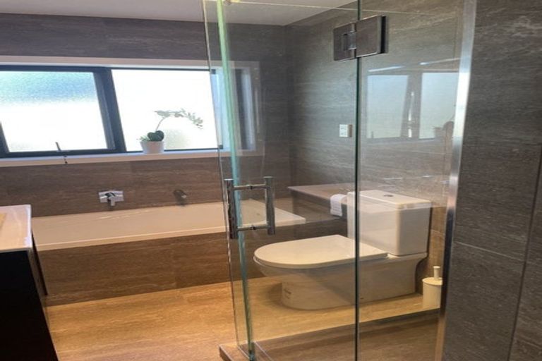 Photo of property in 16 Bangla Place, Massey, Auckland, 0614