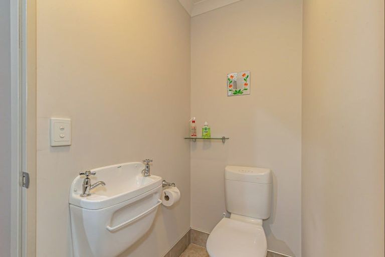 Photo of property in 112a Weraroa Road, Levin, 5510