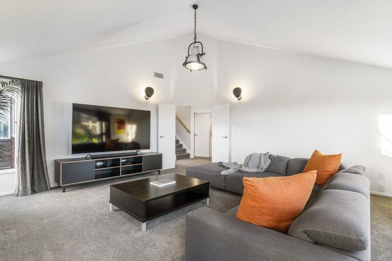 Photo of property in 11 Chedworth Drive, Glenfield, Auckland, 0629