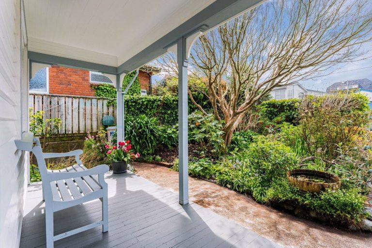 Photo of property in 30 Lucknow Terrace, Khandallah, Wellington, 6035