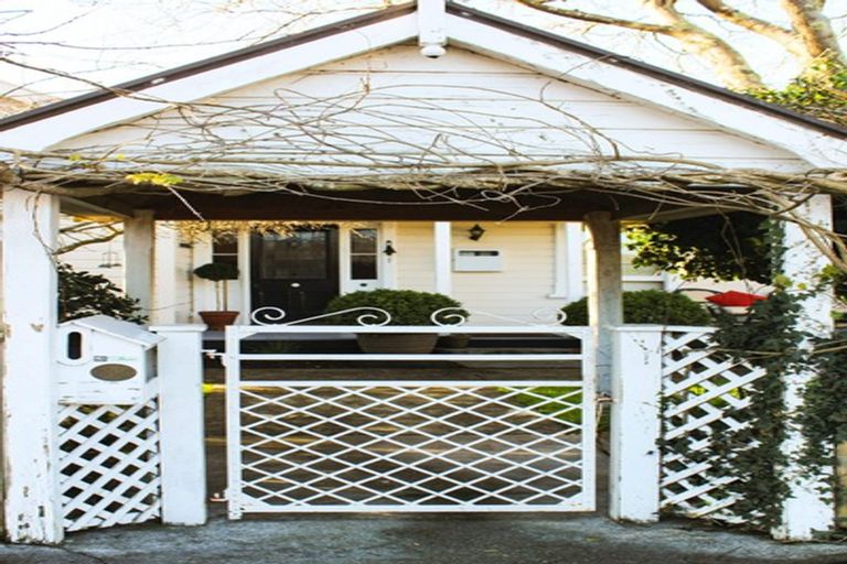 Photo of property in 1 Tyne Street, Carterton, 5713