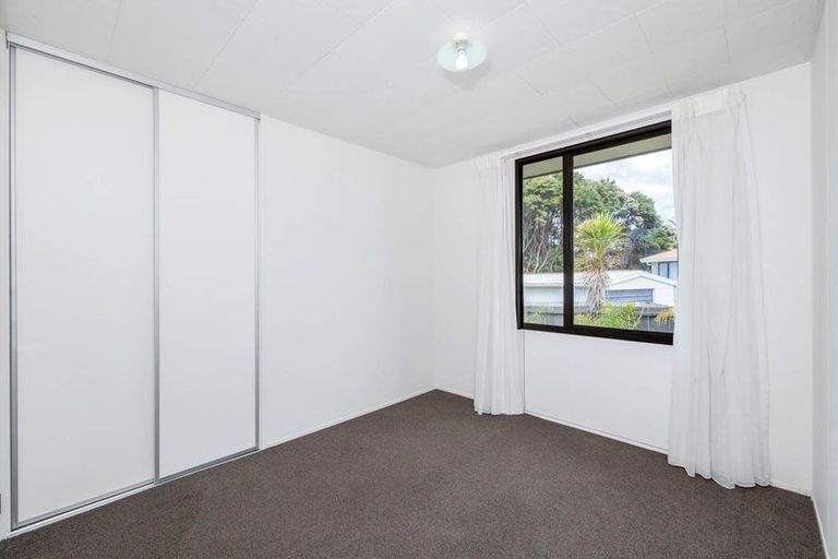 Photo of property in 28 Devonshire Road, Unsworth Heights, Auckland, 0632