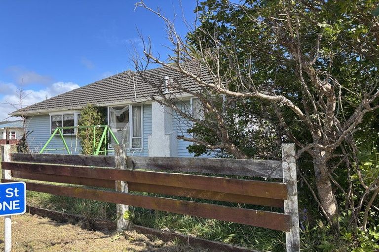 Photo of property in 19 Russell Road, Wainuiomata, Lower Hutt, 5014