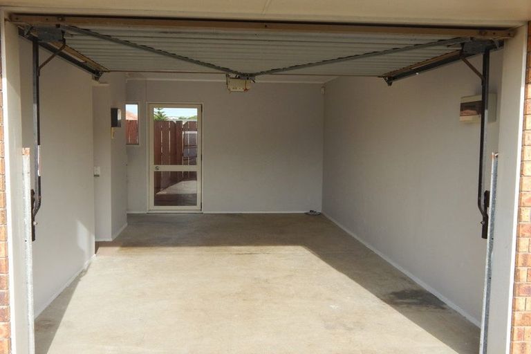 Photo of property in 1/2 Lowburn Place, Clover Park, Auckland, 2019
