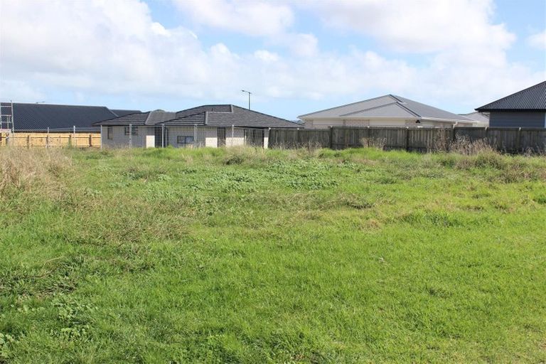 Photo of property in 4 Rere Awa Road, Glenbrook, 2681