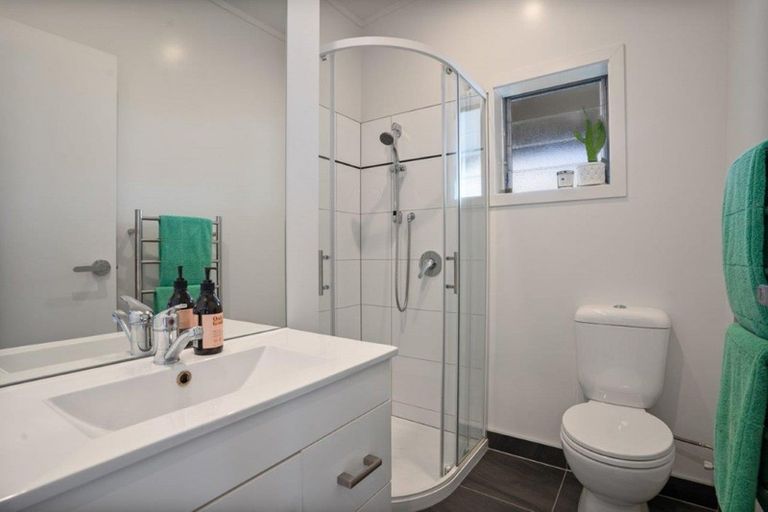 Photo of property in 15 Park Road, Carterton, 5713