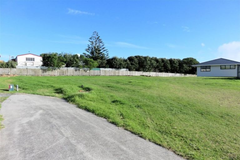 Photo of property in 13 Sunset Drive, Baylys Beach, 0377