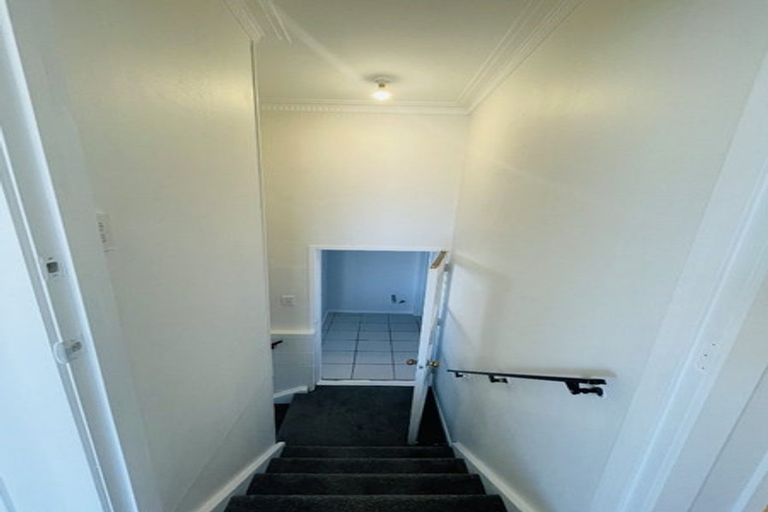 Photo of property in 1 Beldon Place, Pakuranga Heights, Auckland, 2010