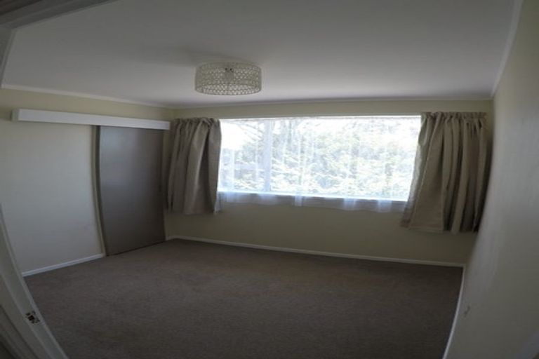 Photo of property in 1/10 Holt Avenue, Torbay, Auckland, 0630