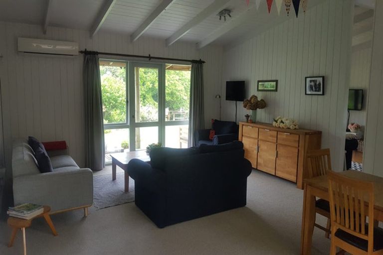 Photo of property in 52 Takiroa Street, Urenui, 4375