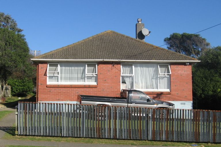 Photo of property in 8 Falcon Street, Cannons Creek, Porirua, 5024