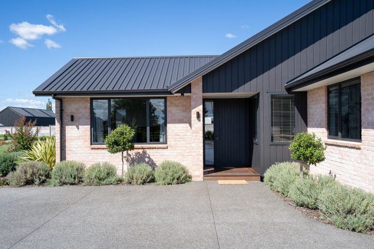 Photo of property in 39 Sunline Drive, Leamington, Cambridge, 3432