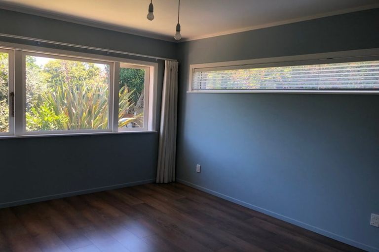 Photo of property in 1b Montana Avenue, Murrays Bay, Auckland, 0630