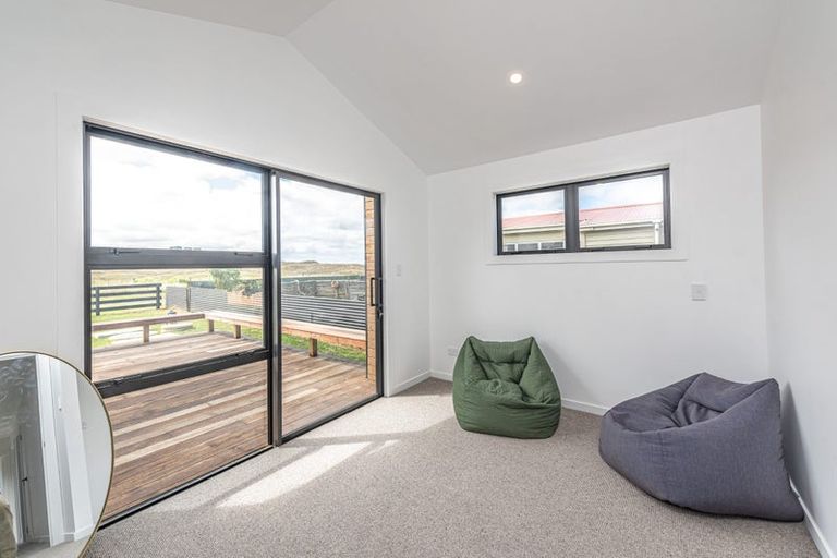 Photo of property in 16 Coleman Avenue, Waverley, 4591