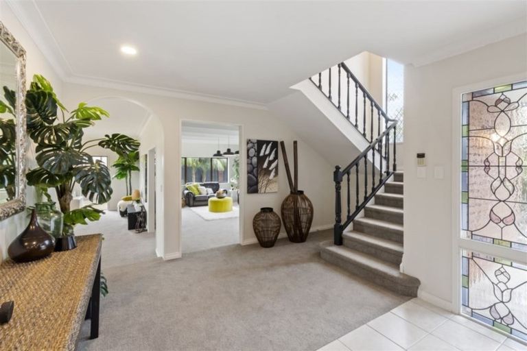 Photo of property in 8 Della Place, Conifer Grove, Takanini, 2112