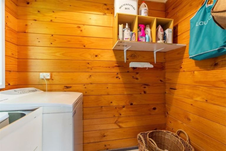 Photo of property in 15a Main Road, Tawa, Wellington, 5028