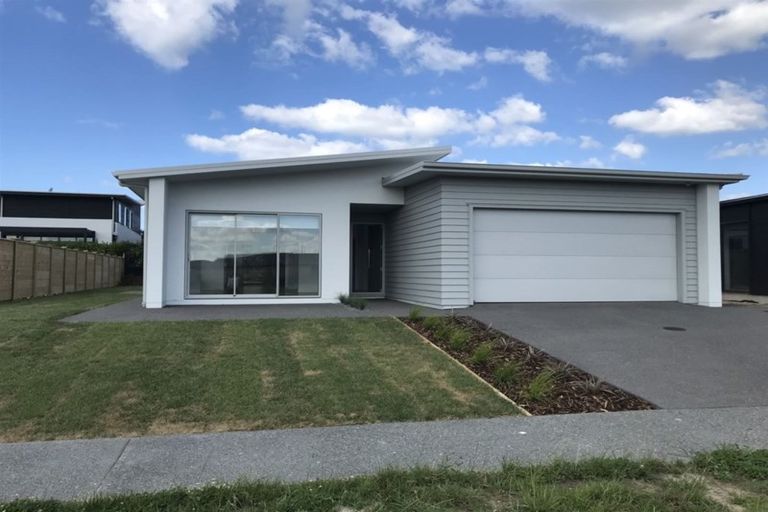 Photo of property in 11 Awatira Drive, Papamoa Beach, Papamoa, 3118