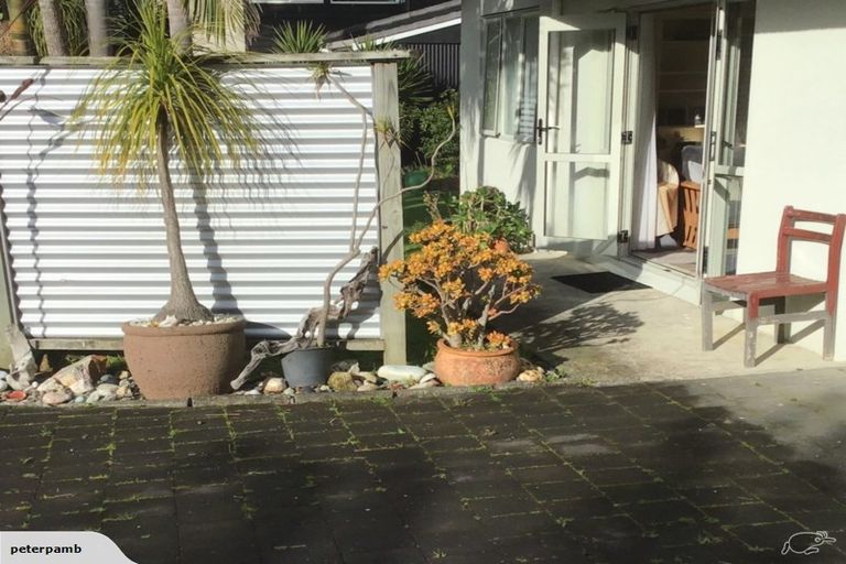 Photo of property in 45 Masterton Road, Rothesay Bay, Auckland, 0630