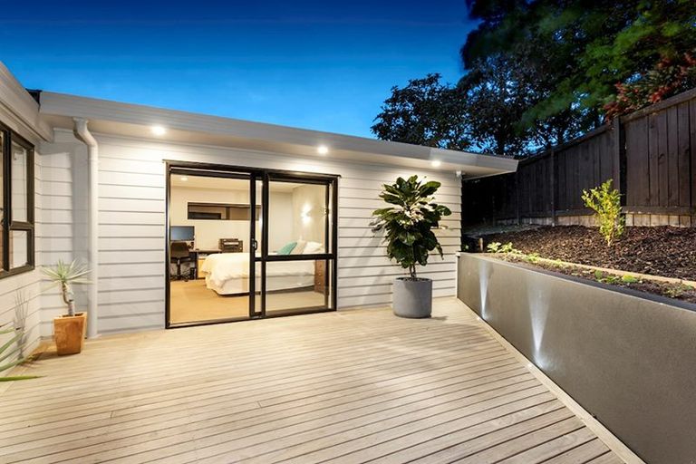 Photo of property in 33 D'oyly Drive, Stanmore Bay, Whangaparaoa, 0932