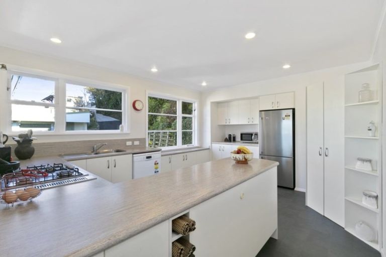 Photo of property in 31 Rakeiora Grove, Korokoro, Lower Hutt, 5012