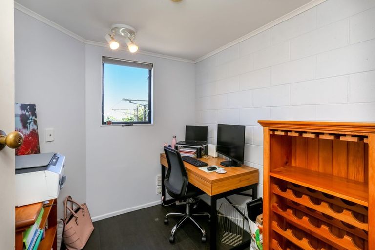 Photo of property in 401 Devon Street East, Strandon, New Plymouth, 4312