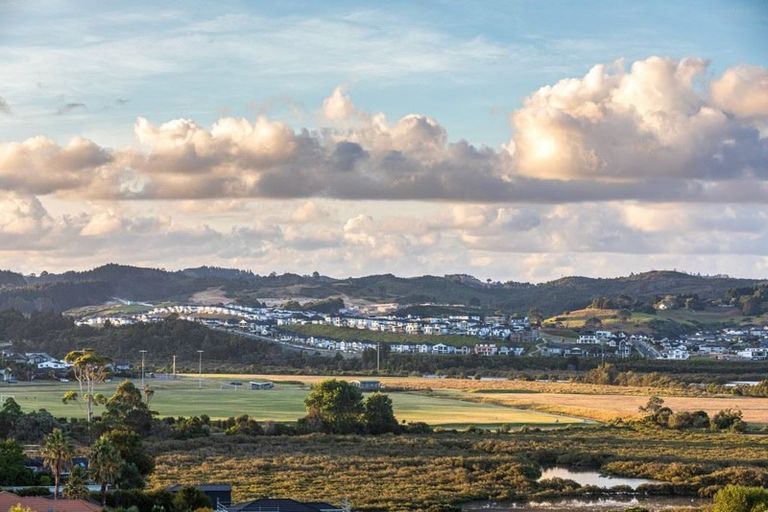 Photo of property in 3 Veronica Close, Red Beach, 0932