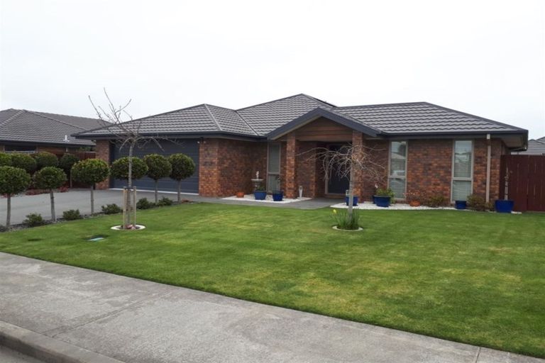 Photo of property in 13 Maple Place, Rangiora, 7400