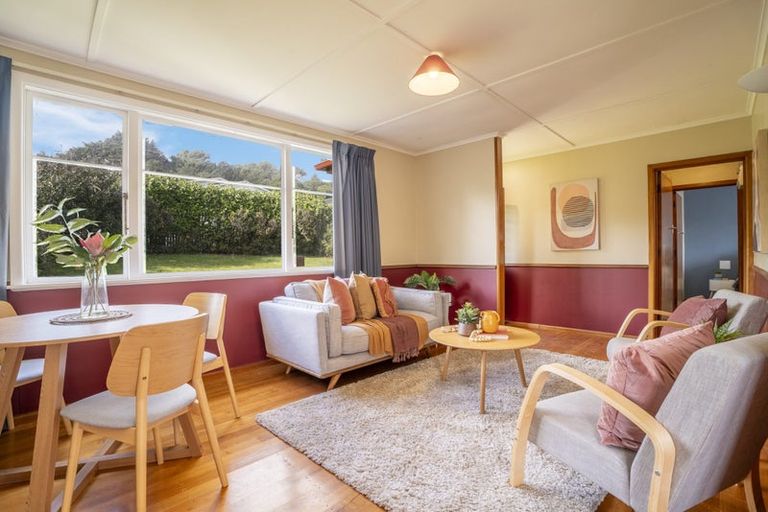 Photo of property in 44 Taylor Terrace, Tawa, Wellington, 5028