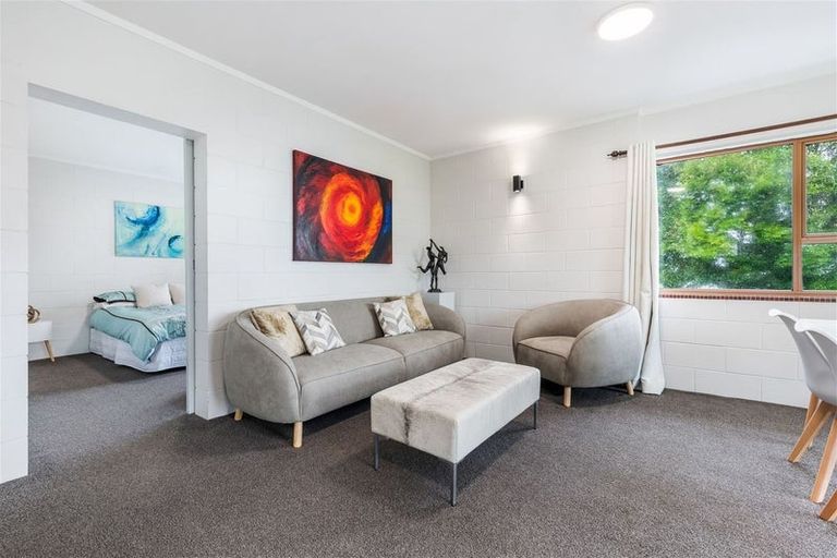 Photo of property in 1/9 Parrs Cross Road, Henderson, Auckland, 0612