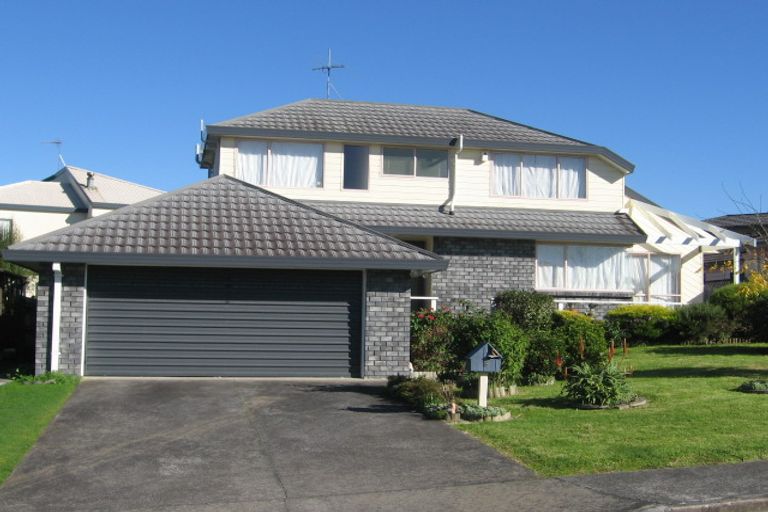 Photo of property in 6 Bridgehead Cove, West Harbour, Auckland, 0618
