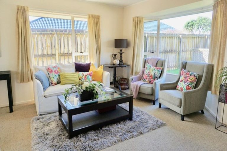 Photo of property in 23 Robin Brooke Drive, Flat Bush, Auckland, 2019