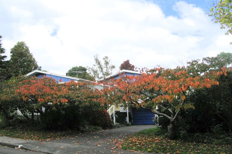 Photo of property in 16 Fendalton Crescent, Pinehaven, Upper Hutt, 5019