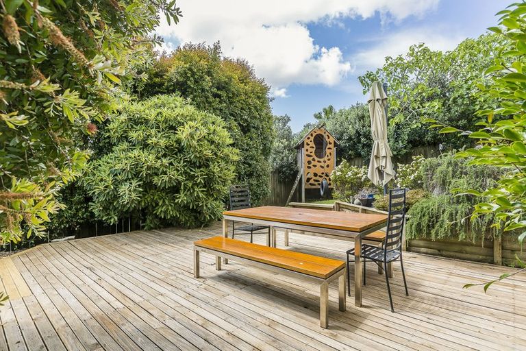 Photo of property in 89 Seaview Road, Glenfield, Auckland, 0629