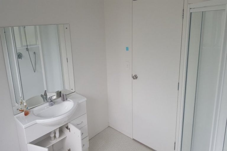 Photo of property in 18 Kiernan Place, Kelston, Auckland, 0602