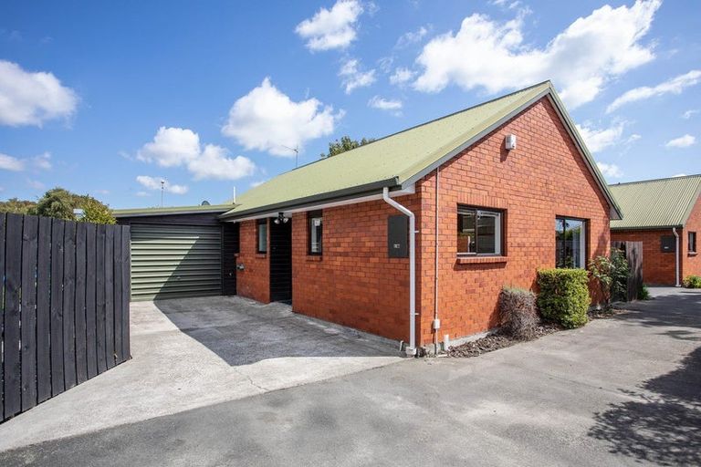 Photo of property in 2/9b Prestons Road, Redwood, Christchurch, 8051