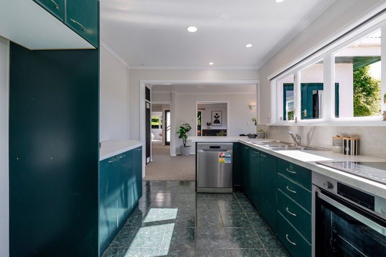 Photo of property in 14 Napier Road, Terrace End, Palmerston North, 4410