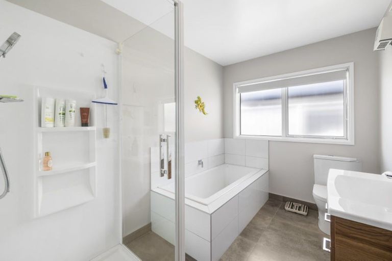 Photo of property in 70 Awataha Crescent, Pyes Pa, Tauranga, 3110