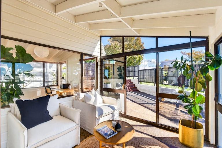 Photo of property in 9 Harvey Road, Bluff Hill, Napier, 4110