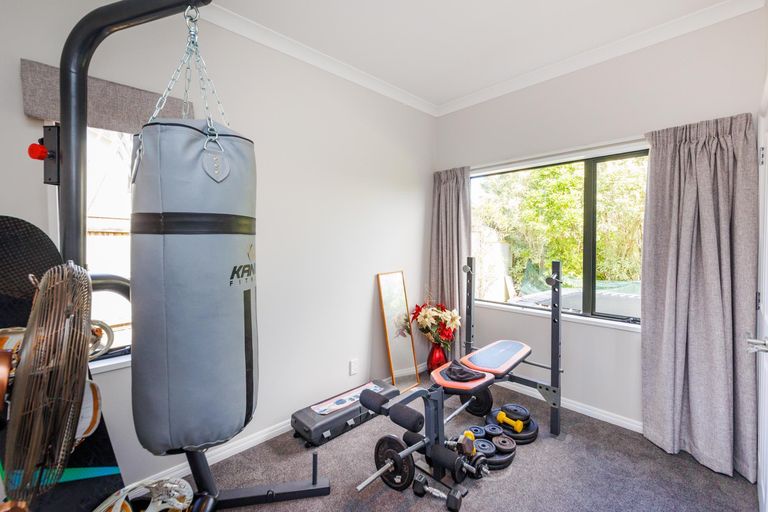 Photo of property in 15 Silkwood Place, Fitzherbert, Palmerston North, 4410