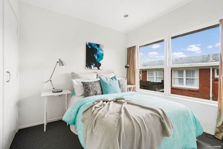 Photo of property in 2/113 Target Road, Totara Vale, Auckland, 0629