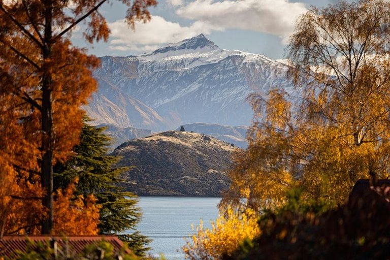 Photo of property in 144 Beacon Point Road, Wanaka, 9305