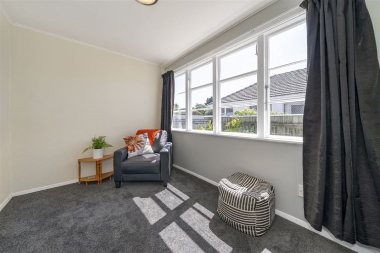 Photo of property in 2 Robertson Street, Elderslea, Upper Hutt, 5018