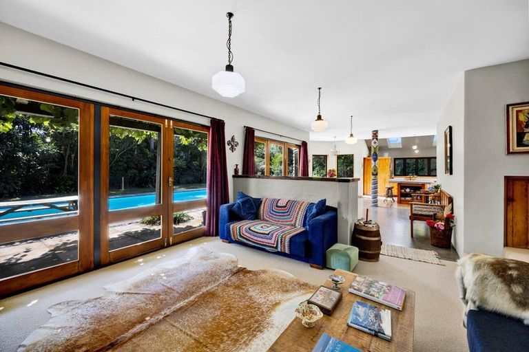 Photo of property in 7-9 Mace Terrace, Oakura, 4314