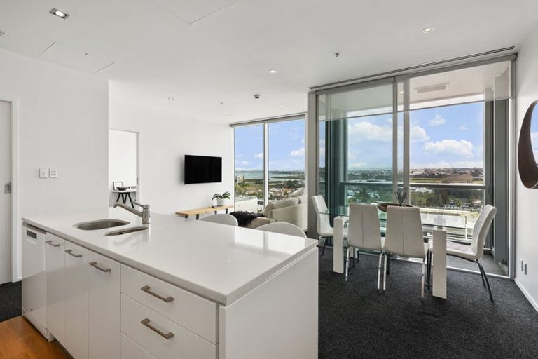 Photo of property in Sentinel Apartments, 905/3 Northcroft Street, Takapuna, Auckland, 0622