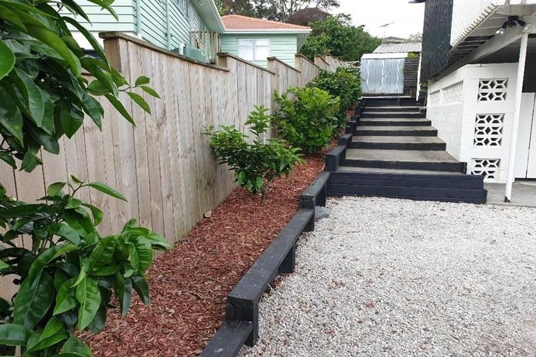 Photo of property in 34 Kemp Road, Massey, Auckland, 0614