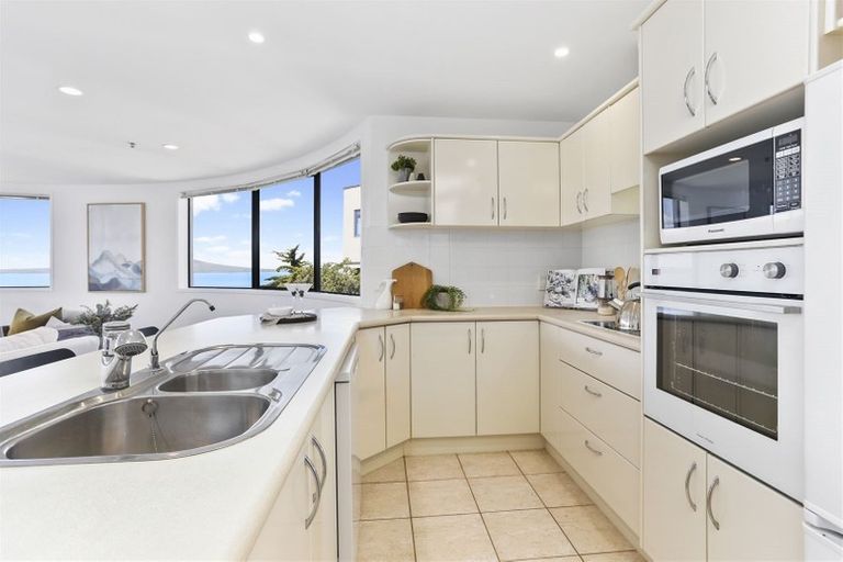 Photo of property in 3d/175 Hurstmere Road, Takapuna, Auckland, 0622