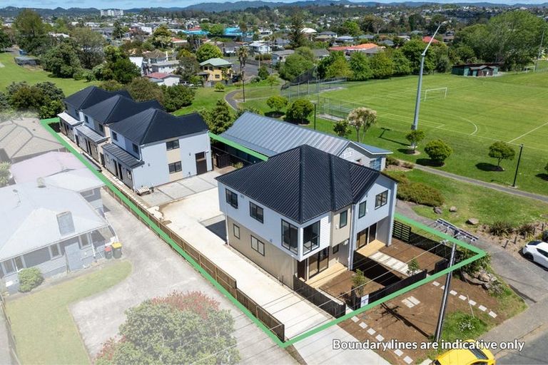 Photo of property in 6/18 Albert Road, Kelston, Auckland, 0602