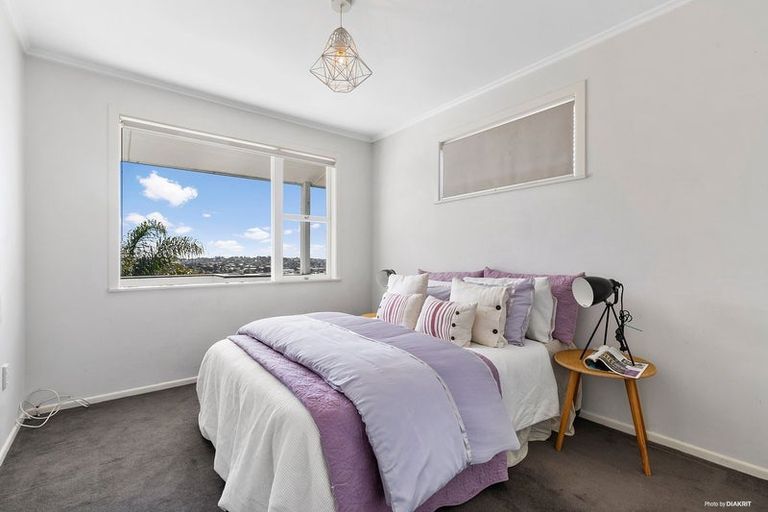 Photo of property in 2/599 Glenfield Road, Totara Vale, Auckland, 0629